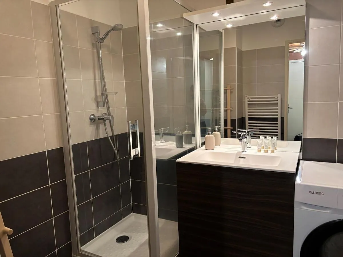 Retro-Chic Elegance With Terrace Near Tramway Apartment Saint-Priest