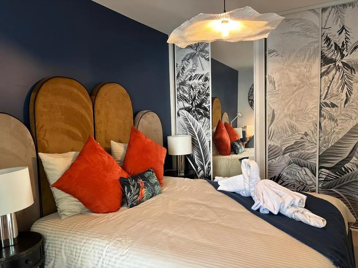 Retro-Chic Elegance With Terrace Near Tramway Apartment Saint-Priest  0*, Saint-Priest (Rhone)