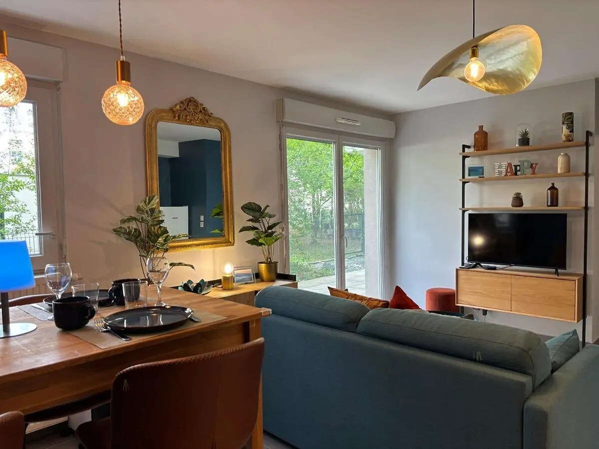 Retro-Chic Elegance With Terrace Near Tramway Apartment Saint-Priest