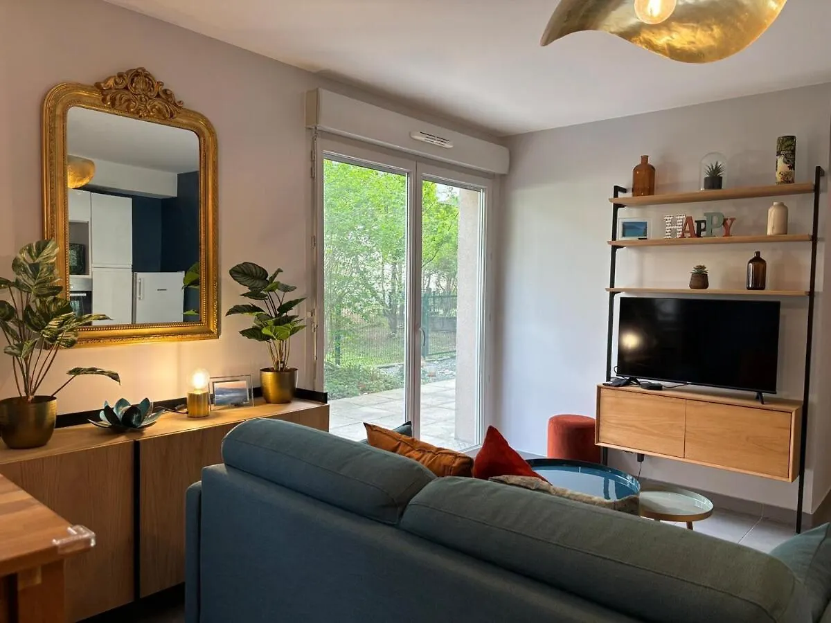 Retro-Chic Elegance With Terrace Near Tramway Apartment Saint-Priest