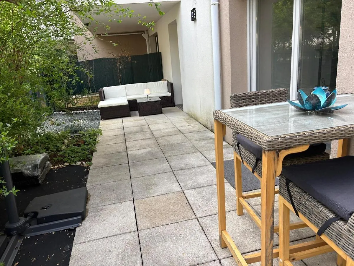Retro-Chic Elegance With Terrace Near Tramway Apartment Saint-Priest   Saint-Priest (Rhone)