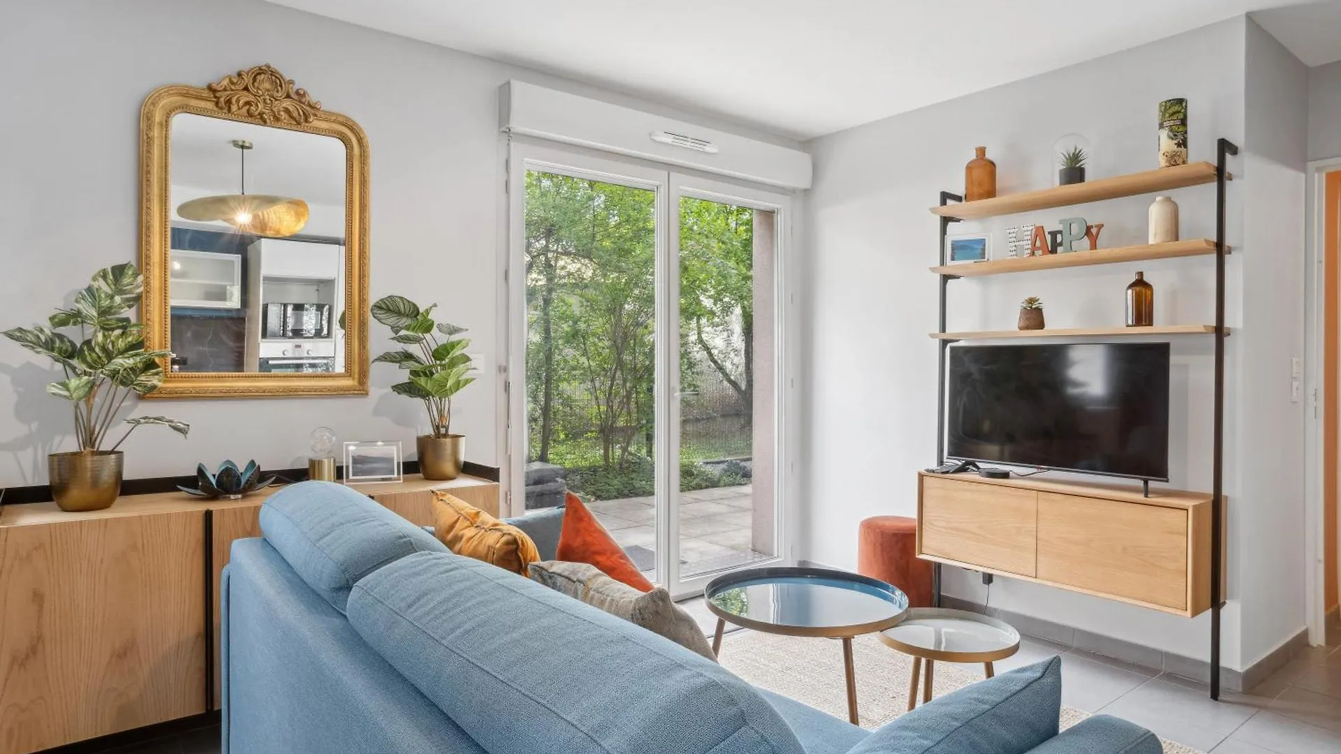 Retro-Chic Elegance With Terrace Near Tramway Apartment Saint-Priest  France