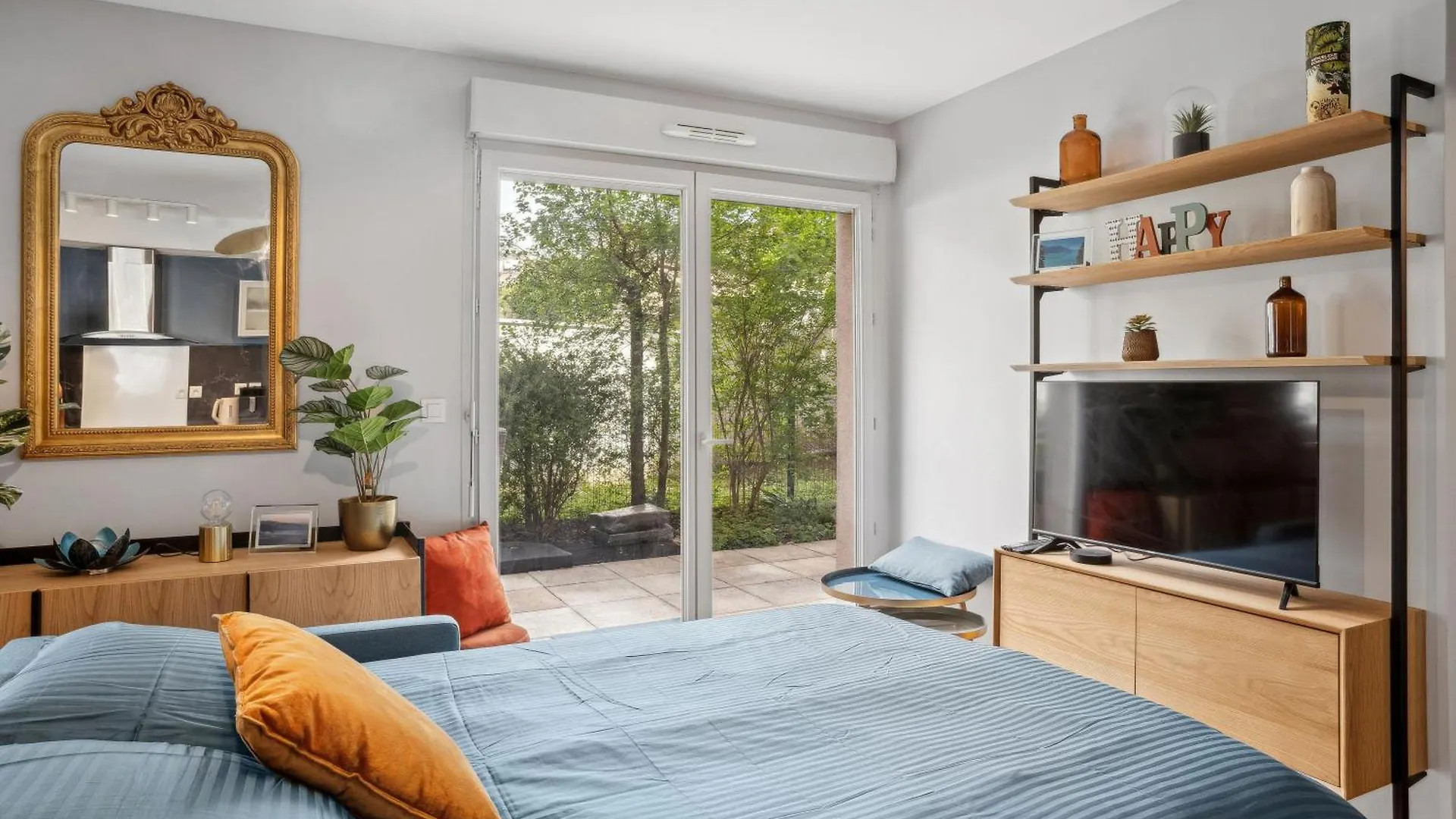Retro-Chic Elegance With Terrace Near Tramway Apartment Saint-Priest  France