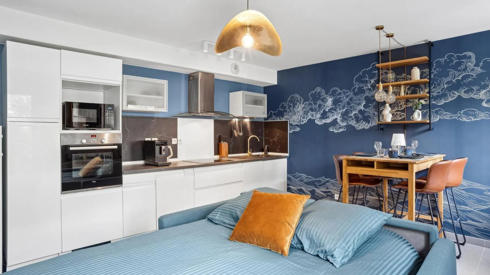 Retro-Chic Elegance With Terrace Near Tramway Apartment Saint-Priest  Saint-Priest (Rhone)