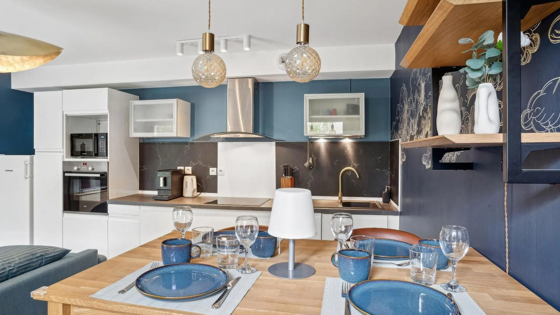 Retro-Chic Elegance With Terrace Near Tramway Apartment Saint-Priest