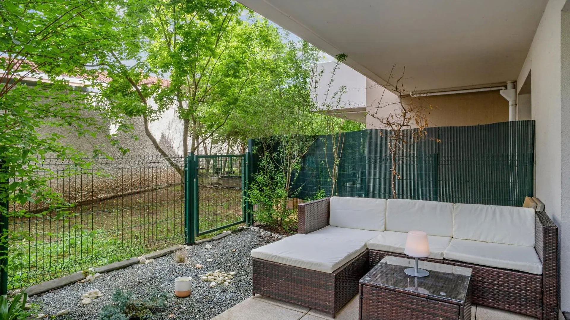 Retro-Chic Elegance With Terrace Near Tramway Apartment Saint-Priest  0*, Saint-Priest (Rhone) France